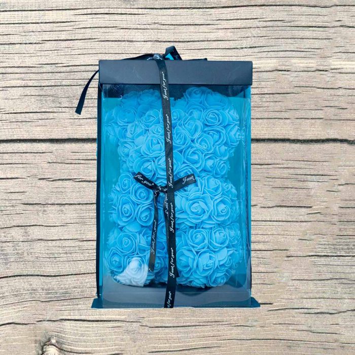 Ourson mousse en roses bleues artificielles dans sa boite. – Image 3