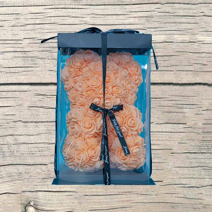 Ourson mousse en roses pèches artificielles dans sa boite. – Image 3