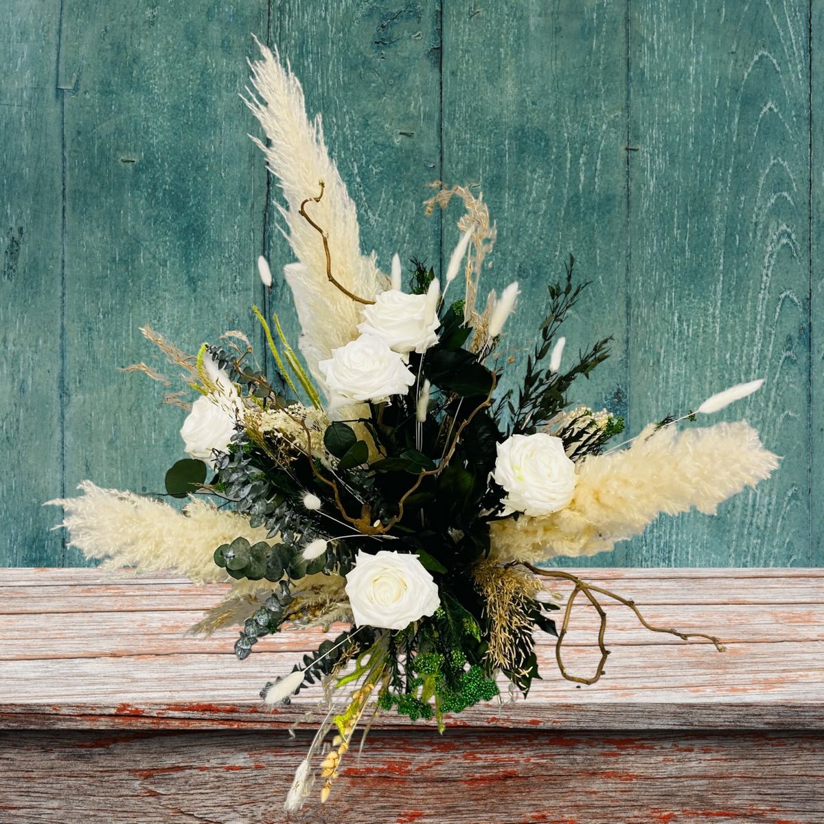 Bouquet de fleurs stabilisées et séchées blanches