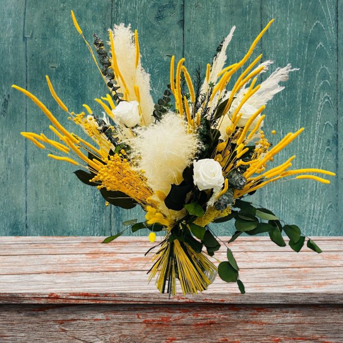 Bouquet de fleurs stabilisées et séchées blanches et jaunes