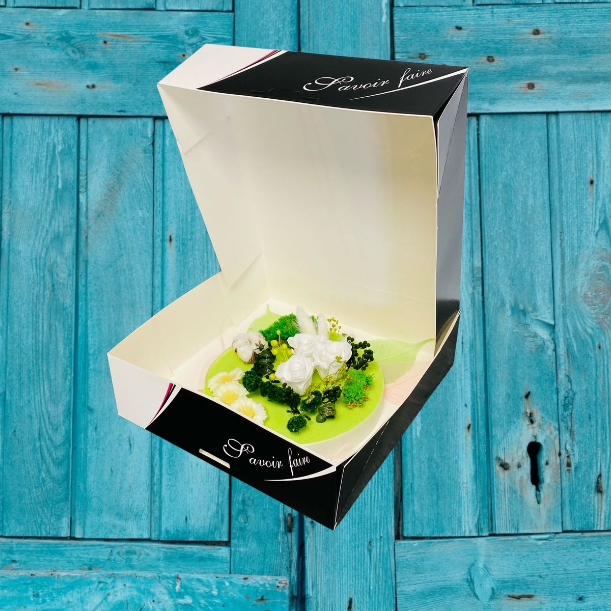 Gâteau de fleurs séchées vert et blanc – Image 2